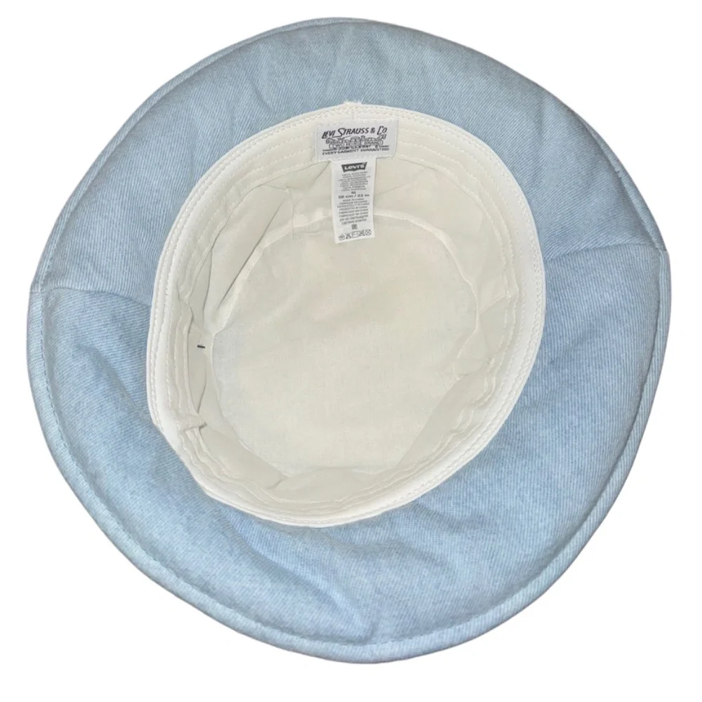 Levi’s Bucket Hat light baby blue